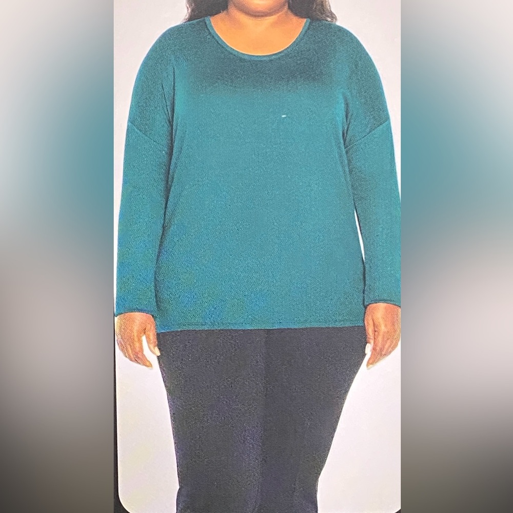 Banana Republic women’s Scoop Neck Long Sleeve Top Green Size XL
NWT